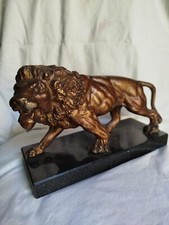 scultura in bronzo leone base marmo