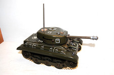 grande vecchio carro armato in