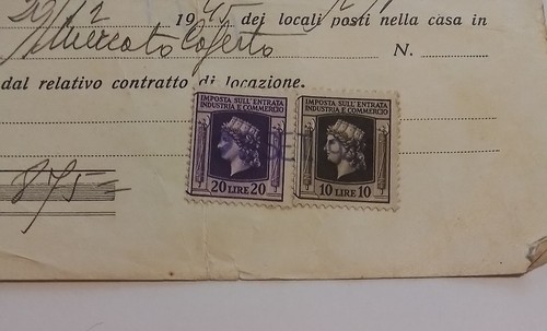 Francobollo lire 10 - e,