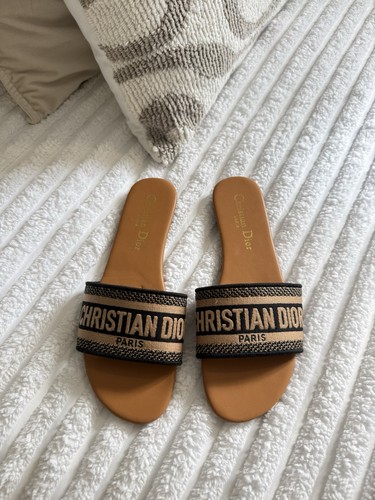 Womens logo sliders - logo,