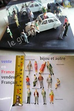 LOT 13 FIGURINES SPECTATEUR