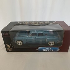 ROAD LEGENDS 1948 TUCKER #92268 MODELLINO AUTO SCALA 1/18 METALLO PRESSOFUSO BLU. NUOVO