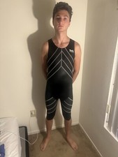 TYR Aquapel ginocchiera