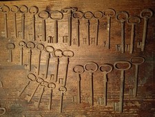 Collezione Di 31 Chiavi Antiche Da Collezione