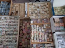 5000 Francobolli di Italia in mazzette da 100 ordinari diversi con servizi