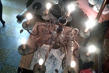 lampadario vintage in  ottone  funzionante a 8  luci leggi....