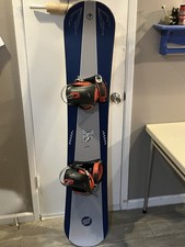 Set completo Santa Cruz Snowboard 156 cm grafica ape con attacchi Liquid Force LF