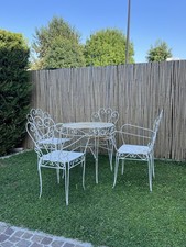 tavolo In Ferro Battito con sedie da esterno