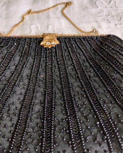 Ancienne pochette perlée