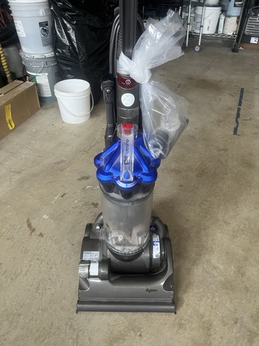 Dyson dc33 upright vacuum - dyson,