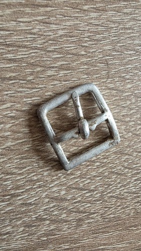 Fibbia chinstrap elmetto