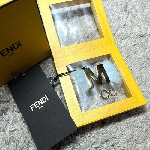 Fendi alfabeto lettera - fendi,