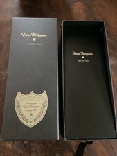 Bottiglia vuota e scatola