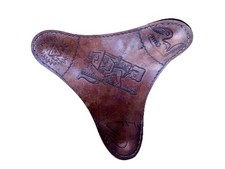 Sgabello pieghevole treppiede in pelle ecuadoriano lavorato a mano vintage