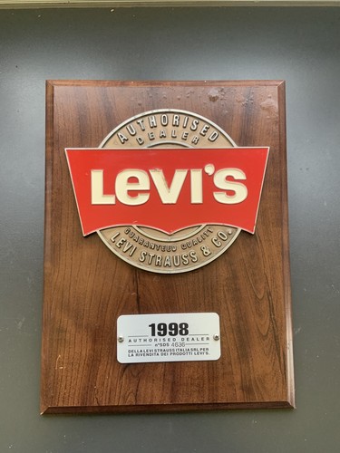 Insegna display levis - display,