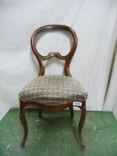 5085. Vecchia sedia in legno