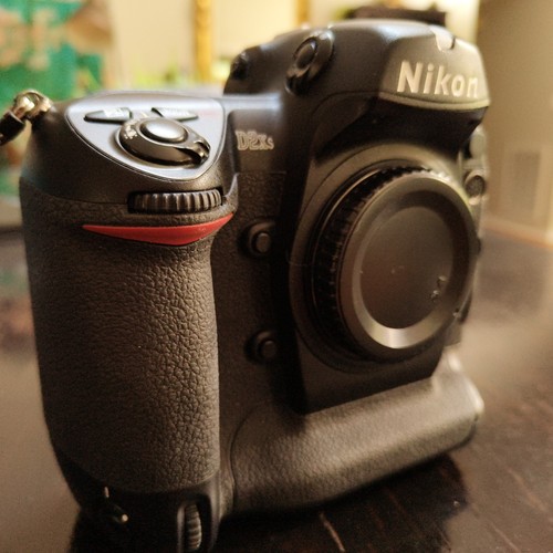 Nikon d2xs low shutter count - d2xs,