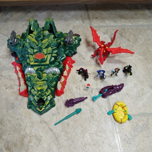Mighty max storms - max, dragon