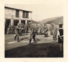 Soldati tedeschi con maschera