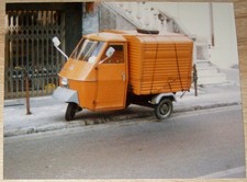 Foto 1983 Ape 50 Motocarro lima triangolare triciclo Marina di Andora Alassio Italia
