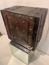 Antica Cassaforte Borchiata In