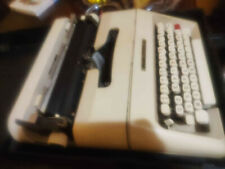 Macchina Da Scrivere Olivetti Lettera 35 con custodia rigida.