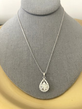 Collana goccia a forma di pera