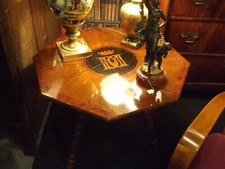 Tavolino antico con stemma monogramma intarsiato noce epoca 800 Francese