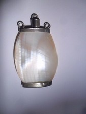 DELIZIOSA CIONDOLO BOTTIGLIETTA PORTAPROFUMO IN MADREPERLA VINTAGE