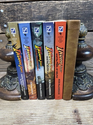 Indiana jones bantam paperback - jones,