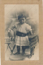 1900c Ritratto Bambina con pecora giocattolo d'epoca Fotografia