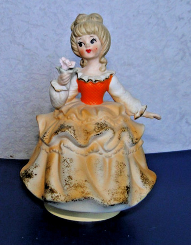 Figurina porcellana - in,