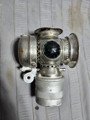 Antica lampada in carburo per