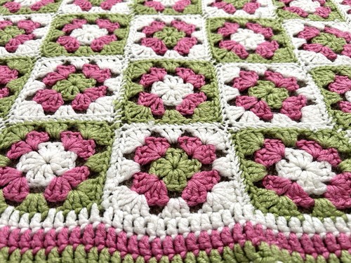 Coperta all uncinetto quadrata - all'uncinetto,