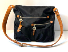 Borsa a tracolla Mia K. Collection nera stile hobo croce cerniera superiore fondo borchiato