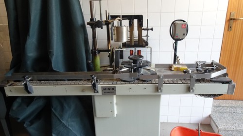 Macchina etichettatrice per