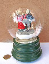 ENORME Snow Globe Vintage