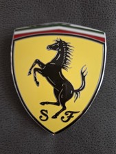 Scudetto stemma  optional parafango laterale. Originale Ferrari. Usato.