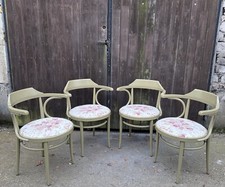 Un set 4 sedie in legno