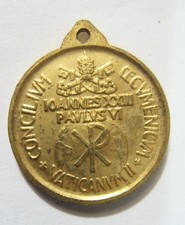 1963 ciondolo metallo tono oro cattolico Papa Paolo VI 2° Concilio Vaticano 54145