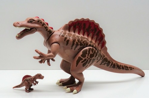 Grande spinosauro con baby - grande,