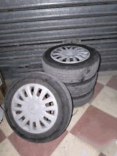 Gomme e cerchi in ferro usati