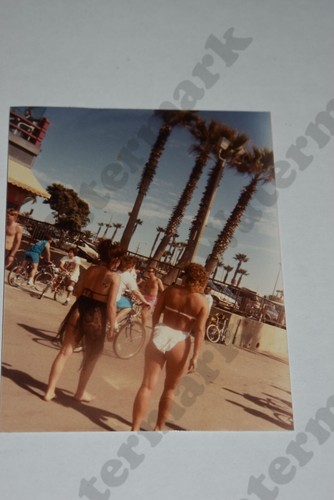 Scena spiaggia donna curvy - scena,