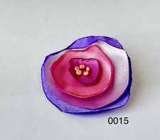 Spilla fiore in tessuto fatta