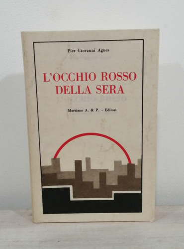 Occhio rosso della sera - l'occhio,