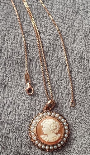 Collana con ciondolo - con,