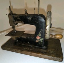 "Macchina da cucire giocattolo" di metà '800_Oggetto molto interessante