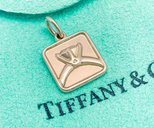 Ciondolo tiffany rubedo - &,
