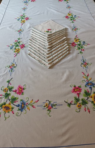Tovaglia ricamata mano con - a,