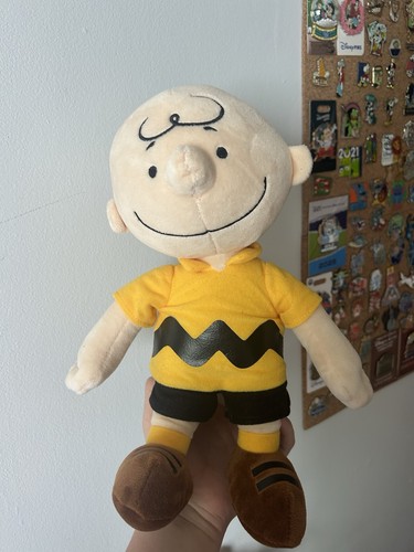 Peluche the peanuts charlie - the,